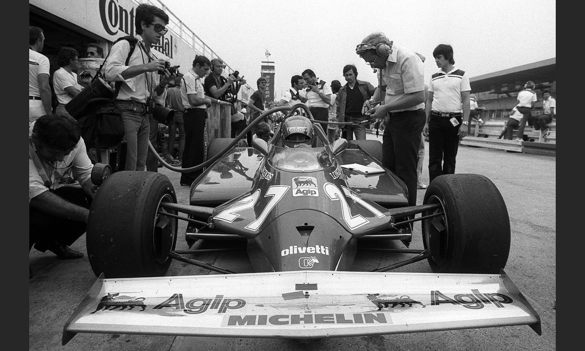 Gilles Villeneuve, 35 anni fa l’addio: foto in mostra a Milano Gilles Villeneuve, 35 anni fa l’addio: foto in mostra a Milano