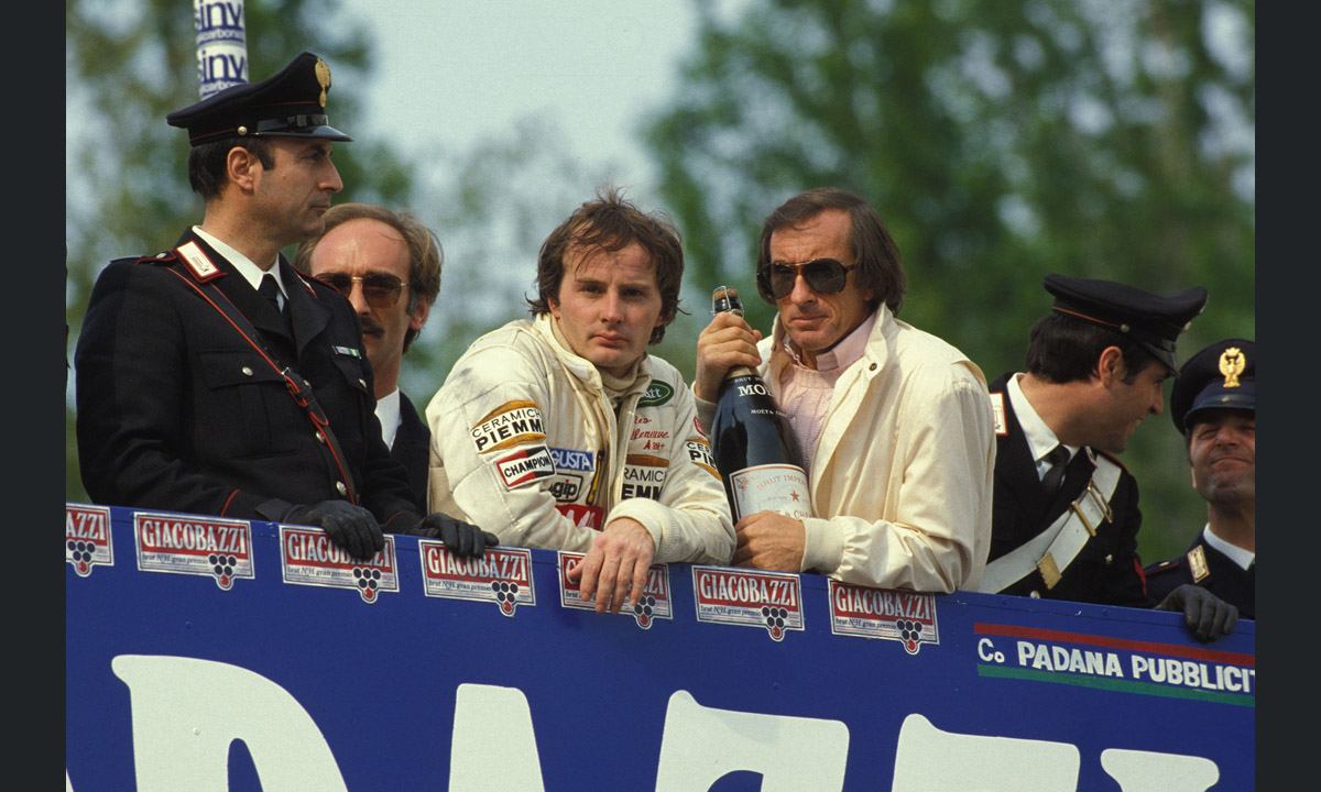 Gilles Villeneuve, 35 anni fa l’addio: foto in mostra a Milano Gilles Villeneuve, 35 anni fa l’addio: foto in mostra a Milano