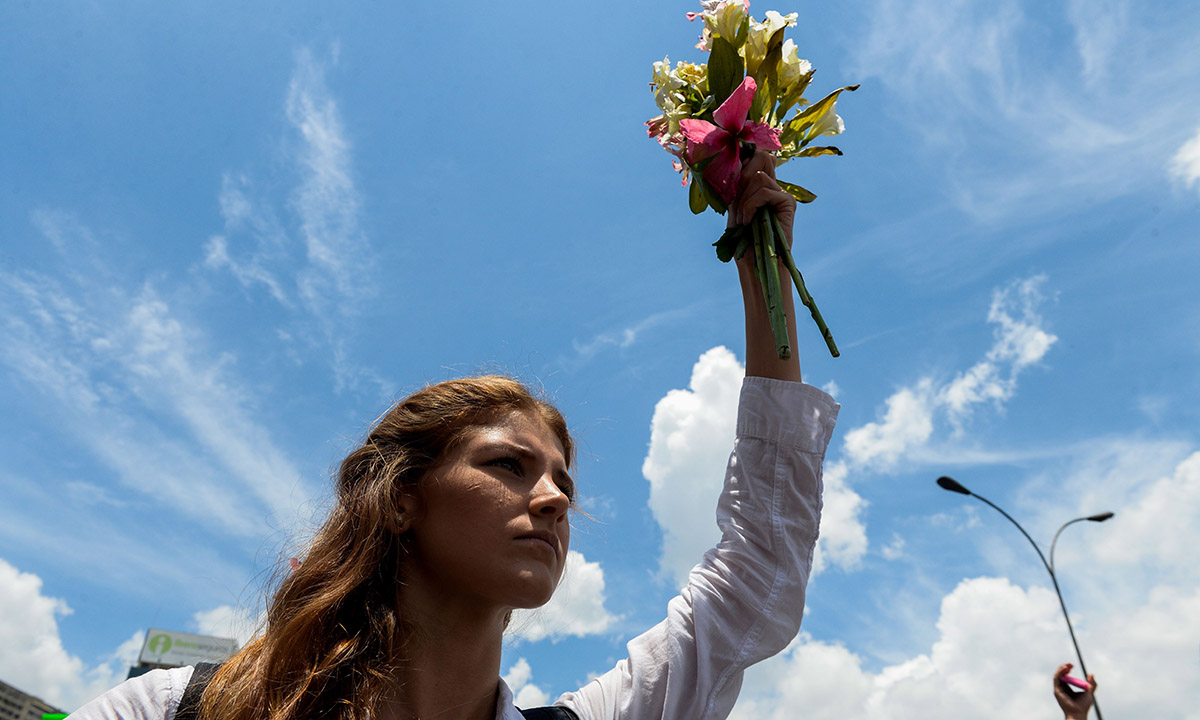 Venezuela, la marcia delle donne in bianco contro Maduro Venezuela, la marcia delle donne in bianco contro Maduro