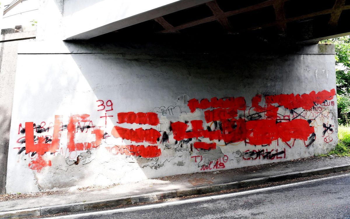 Galleria foto 'Manichini appesi, minacce, scritte e razzismo: la vergogna del calcio italiano' - foto 11