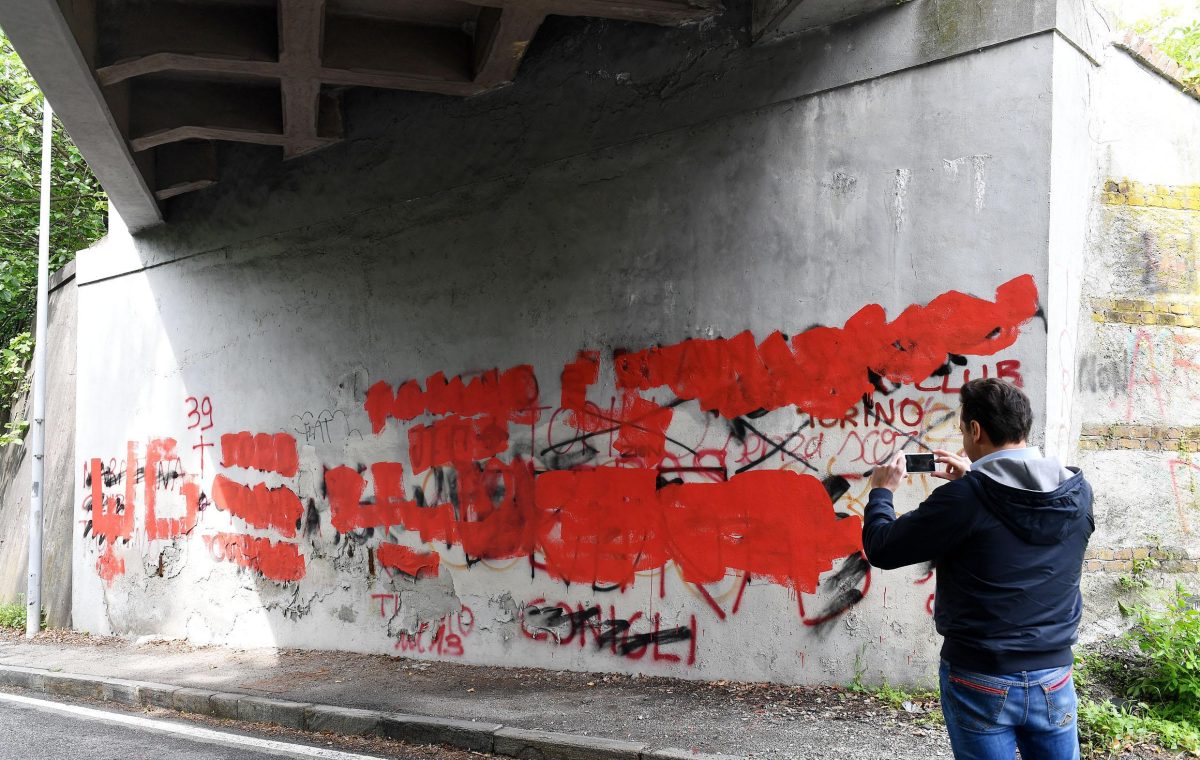 Galleria foto 'Manichini appesi, minacce, scritte e razzismo: la vergogna del calcio italiano' - foto 10