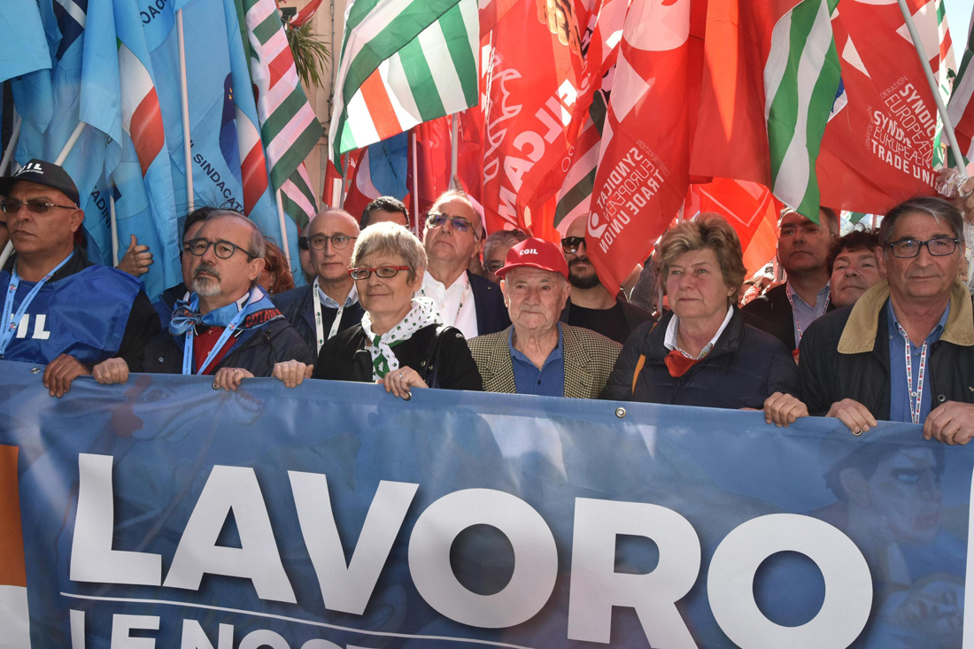 Festa del Primo Maggio: le parole di Mattarella e gli scontri – FOTO Festa del Primo Maggio: le parole di Mattarella e gli scontri – FOTO