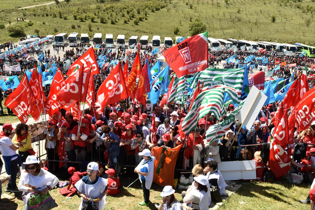 Festa del Primo Maggio: le parole di Mattarella e gli scontri – FOTO Festa del Primo Maggio: le parole di Mattarella e gli scontri – FOTO
