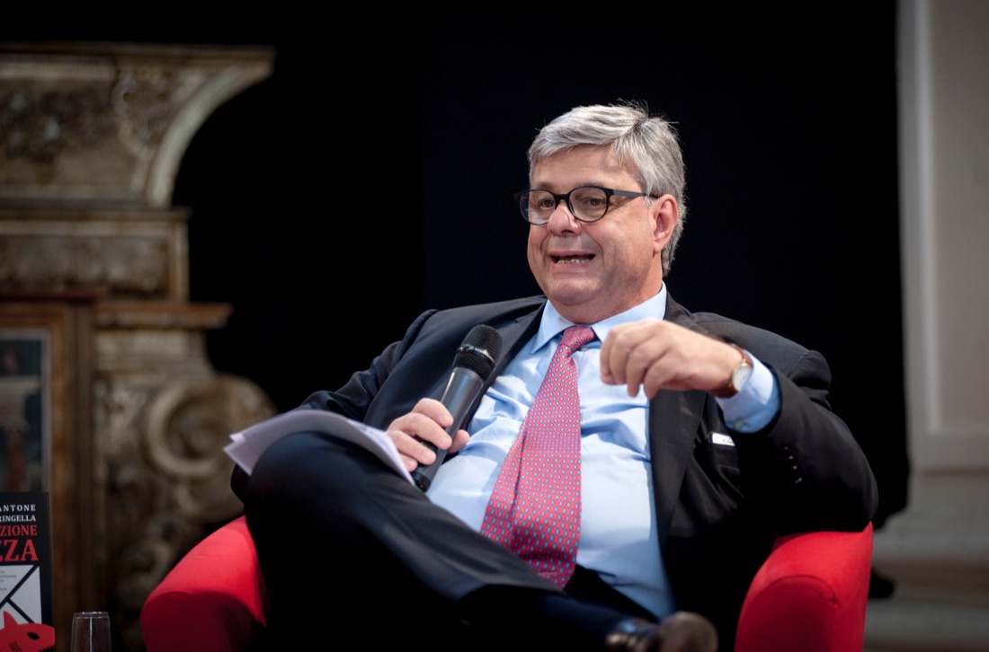 Francesco Caringella: “La corruzione uccide il futuro dei nostri figli” Francesco Caringella: “La corruzione uccide il futuro dei nostri figli”