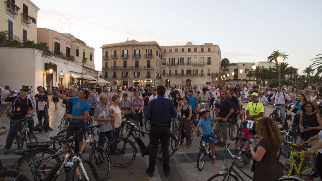 Con Roberto Giacobbo un bike tour sotto le stelle – VIDEO