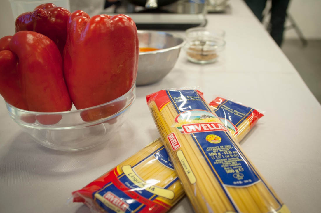 Linguine con estratto di peperoni, la ricetta stellata della chef Cicorella Linguine con estratto di peperoni, la ricetta stellata della chef Cicorella