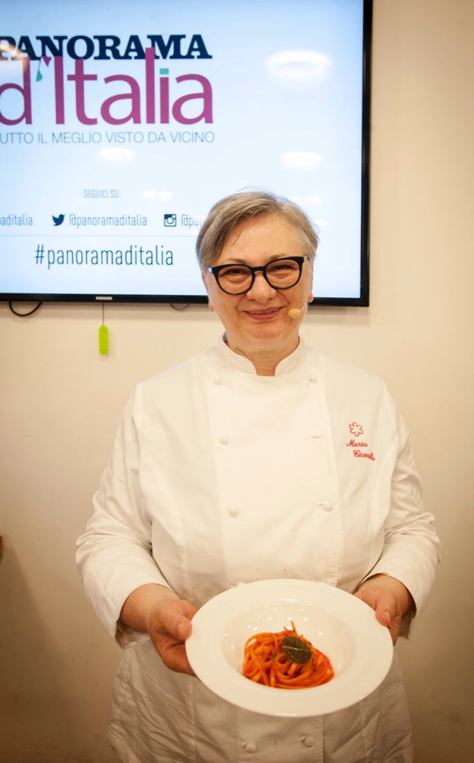 Linguine con estratto di peperoni, la ricetta stellata della chef Cicorella Linguine con estratto di peperoni, la ricetta stellata della chef Cicorella