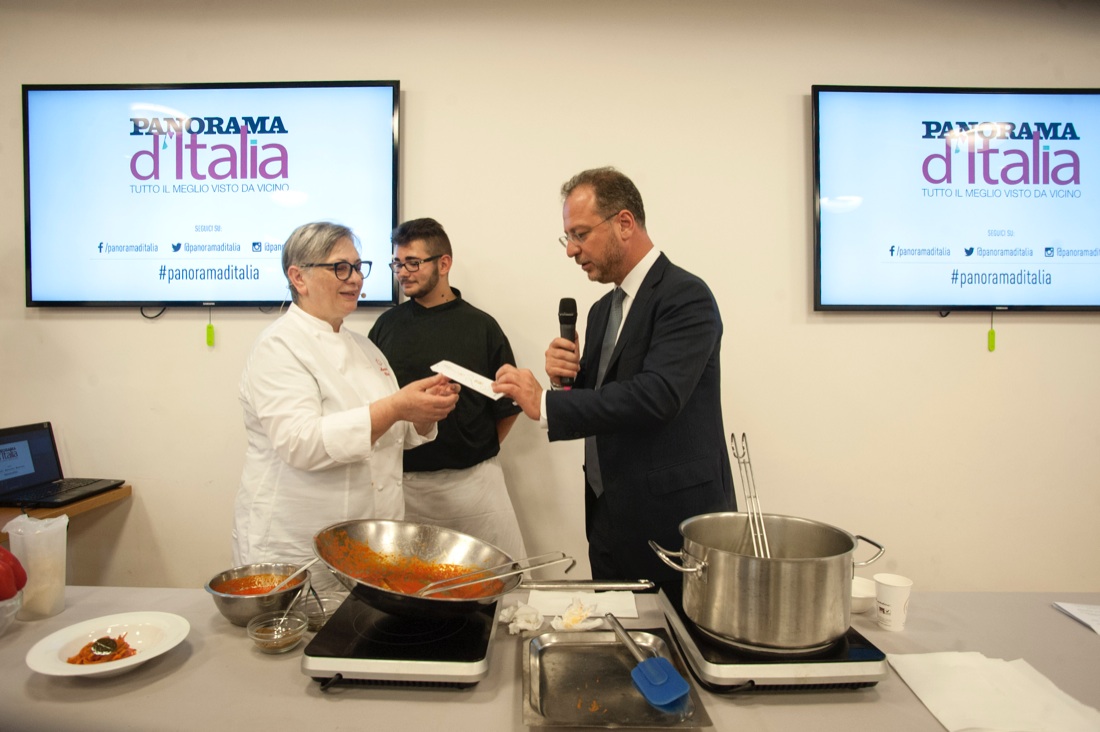 Linguine con estratto di peperoni, la ricetta stellata della chef Cicorella Linguine con estratto di peperoni, la ricetta stellata della chef Cicorella