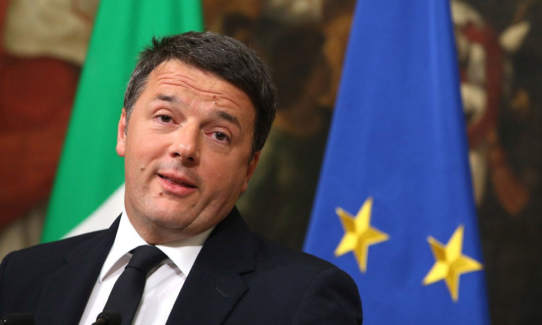Grillo affonda Renzi usando i migranti Grillo affonda Renzi usando i migranti