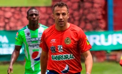 Del Piero non perde il tocco. Gol spettacolare in Guatemala | Video