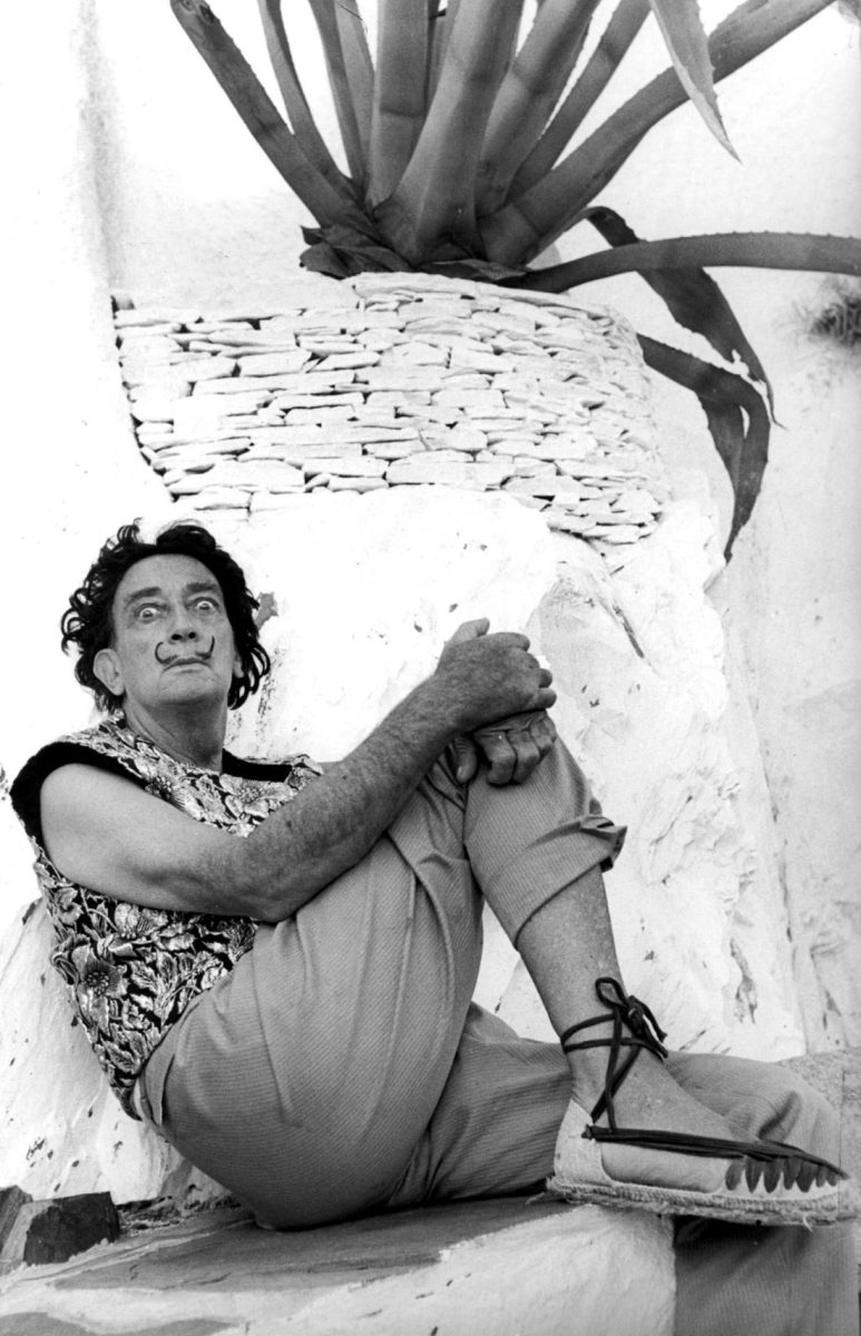 Salvador Dalì, perché vogliono riesumarne la salma Salvador Dalì, perché vogliono riesumarne la salma