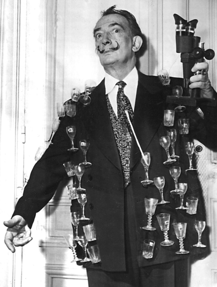 Salvador Dalì, perché vogliono riesumarne la salma Salvador Dalì, perché vogliono riesumarne la salma