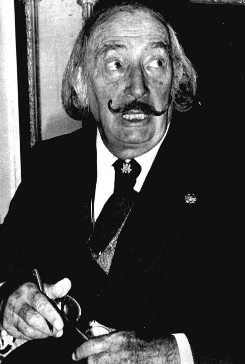 Salvador Dalì, perché vogliono riesumarne la salma Salvador Dalì, perché vogliono riesumarne la salma