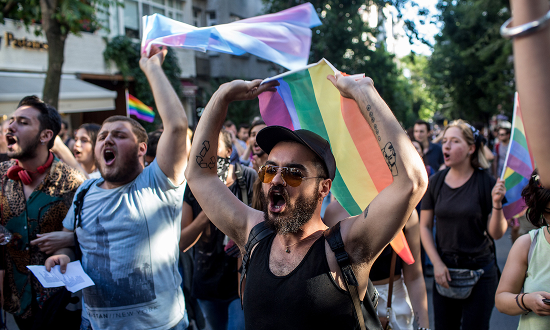 Istanbul, arresti e scontri al Gay pride vietato – Foto Istanbul, arresti e scontri al Gay pride vietato – Foto