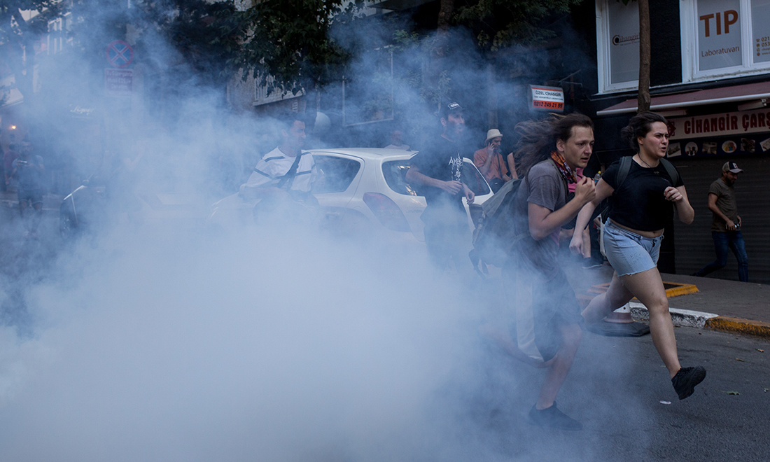 Istanbul, arresti e scontri al Gay pride vietato – Foto Istanbul, arresti e scontri al Gay pride vietato – Foto