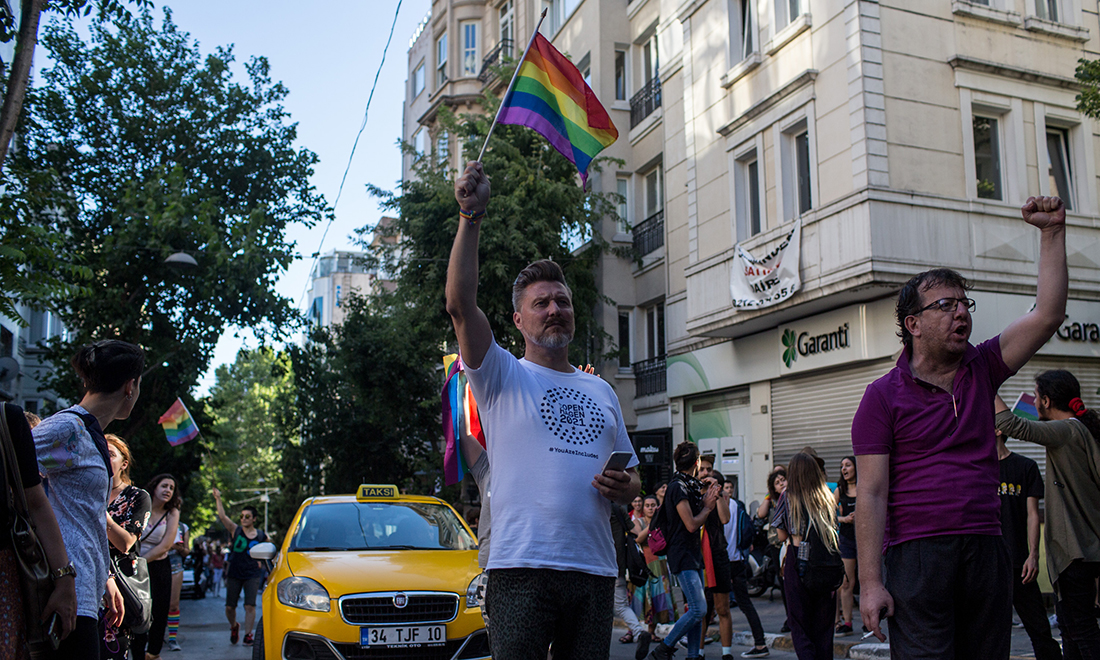 Istanbul, arresti e scontri al Gay pride vietato – Foto Istanbul, arresti e scontri al Gay pride vietato – Foto