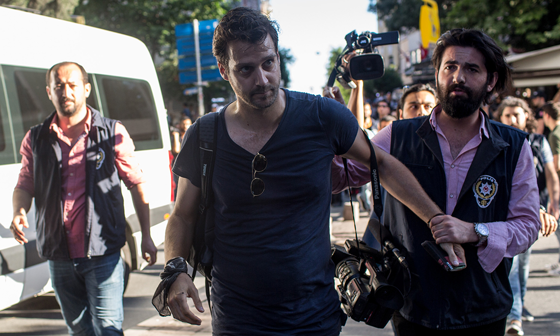 Istanbul, arresti e scontri al Gay pride vietato – Foto Istanbul, arresti e scontri al Gay pride vietato – Foto