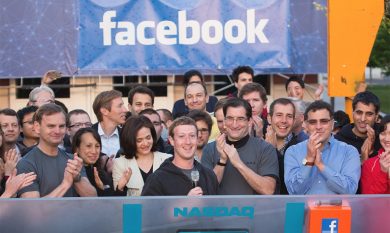 Facebook, il futuro è nelle comunità
