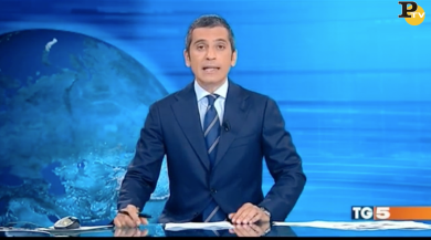 Problemi al Tg5 delle 13. I servizi non vanno in onda. Le scuse e l’imbarazzo del conduttore