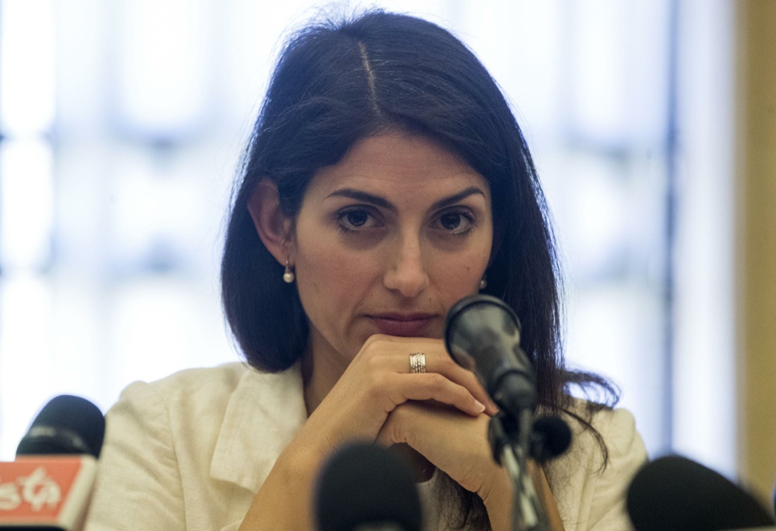 Virginia Raggi si difende e fa appello alla buona fede