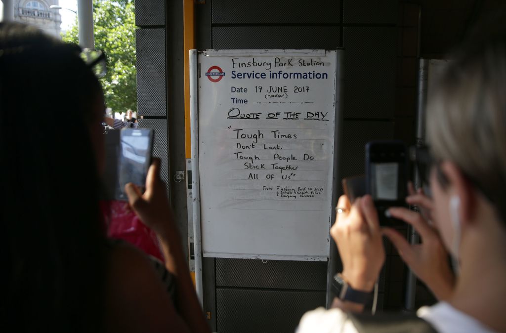 Londra: l’attentato sui fedeli islamici a Finsbury Park – FOTO e VIDEO