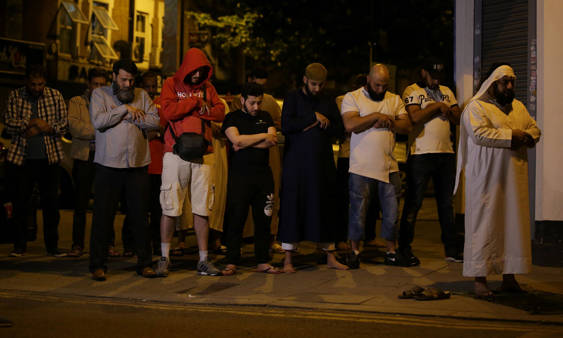 Londra: l’attentato sui fedeli islamici a Finsbury Park – FOTO e VIDEO