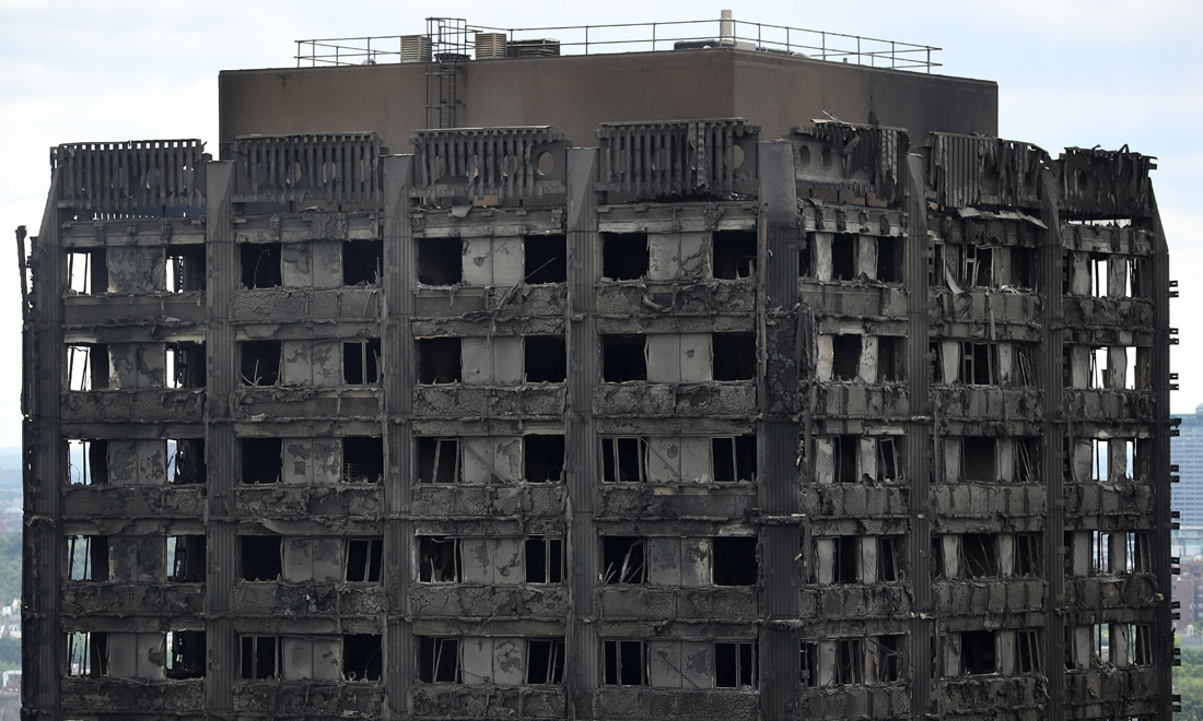 Incendio di Londra, l’indagine aperta da Theresa May e le possibili cause
