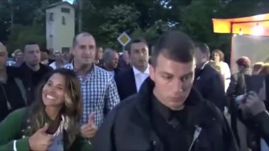 La gaffe della turista brasiliana col presidente bulgato | Video