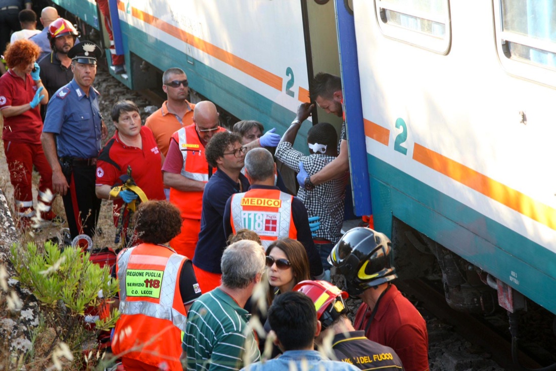 Salento: le foto dello scontro fra i due treni Salento: le foto dello scontro fra i due treni