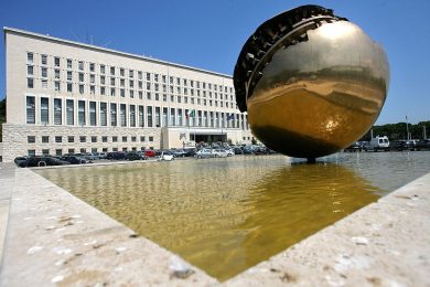 Arnaldo Pomodoro: the excellence of Made in Italy sculpture