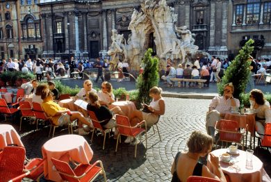 Rome welcomes Chinese tourists with a guide in Chinese