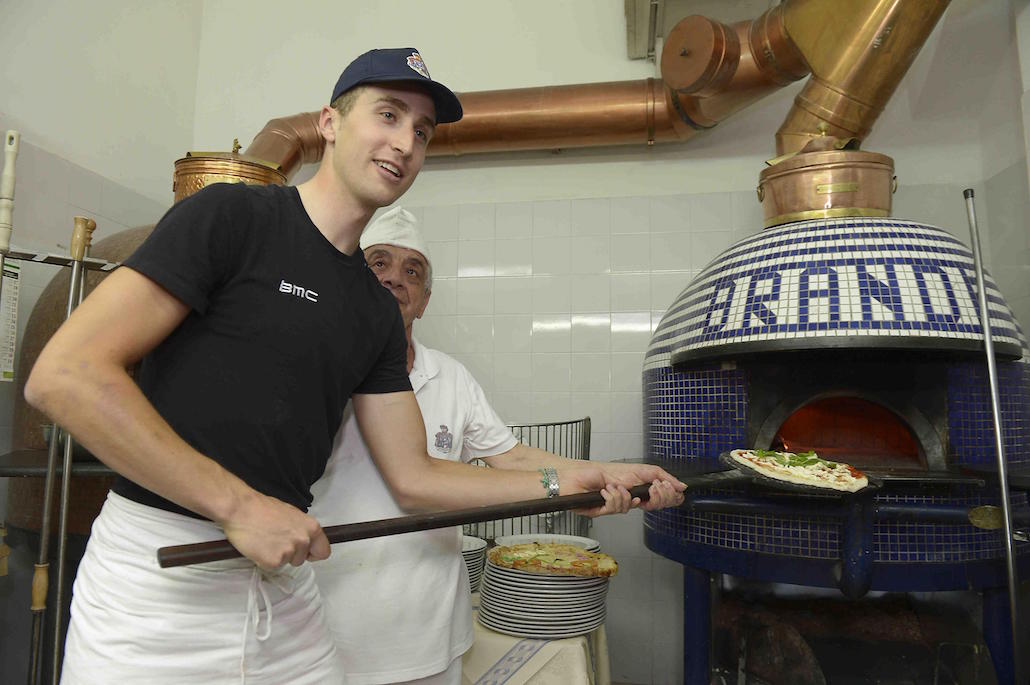 La pizza Margherita compie 128 anni, Napoli la festeggia La pizza Margherita compie 128 anni, Napoli la festeggia