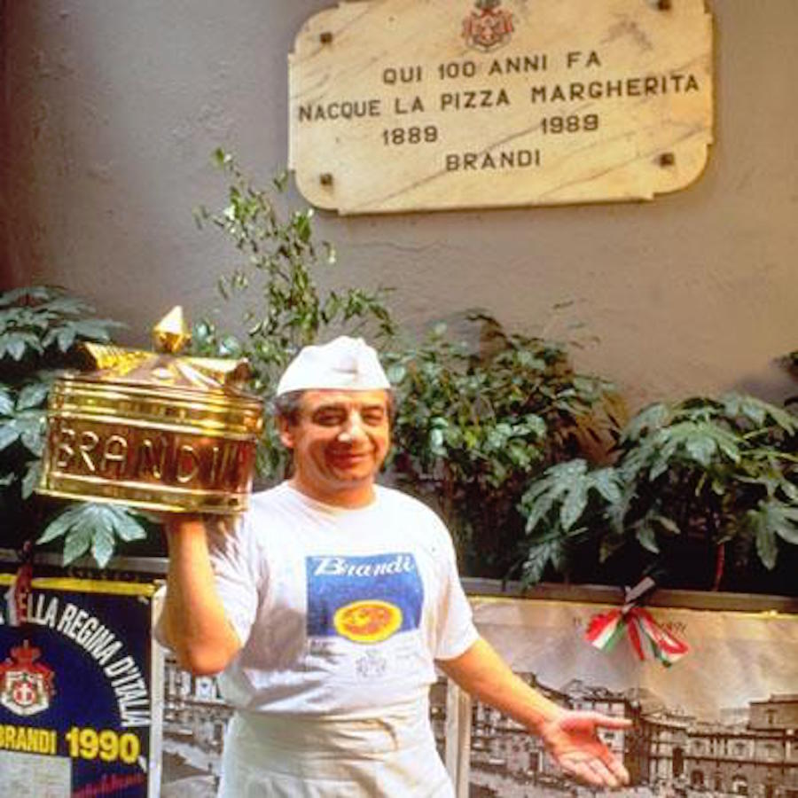 La pizza Margherita compie 128 anni, Napoli la festeggia La pizza Margherita compie 128 anni, Napoli la festeggia