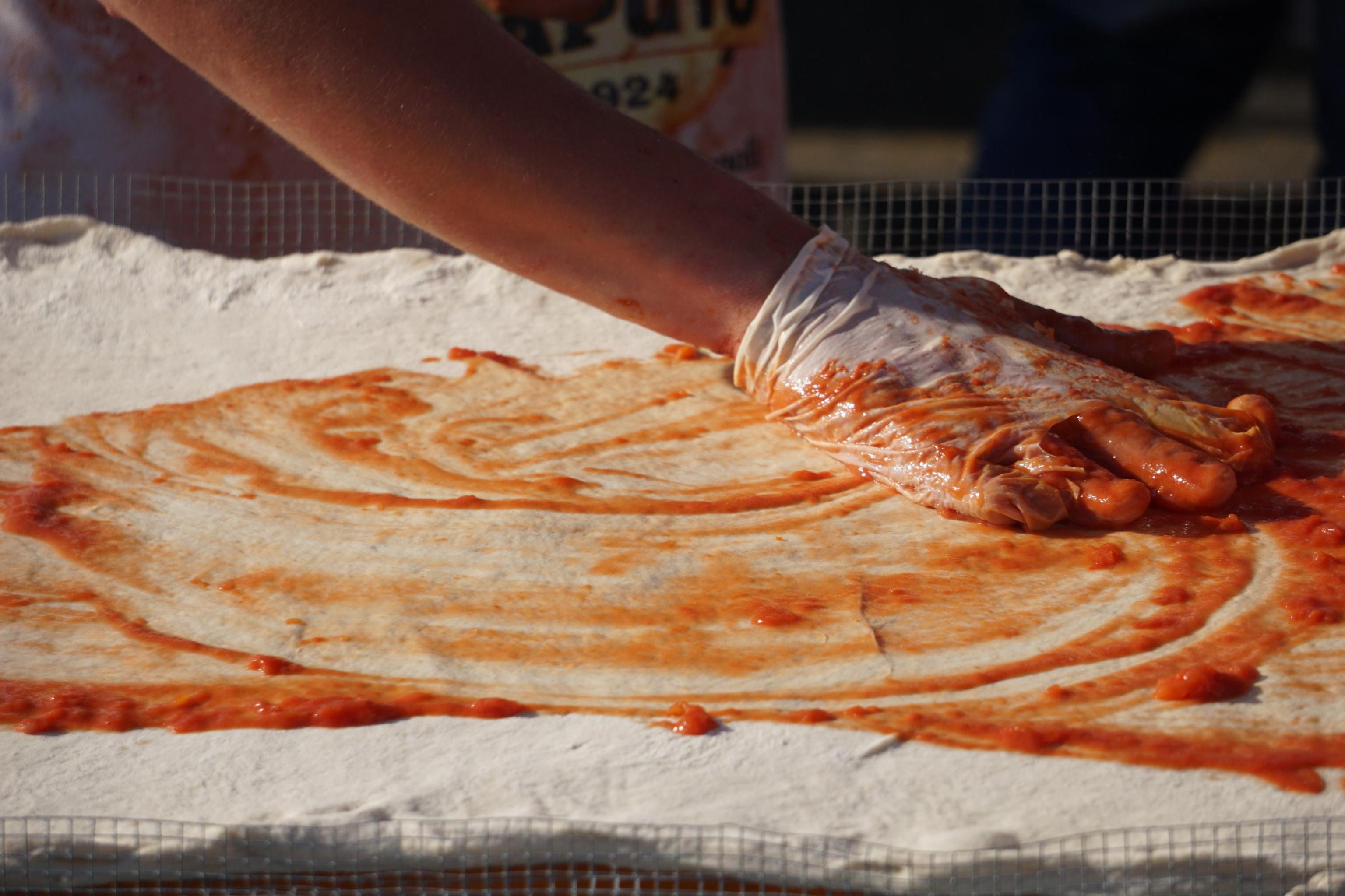 La pizza Margherita compie 128 anni, Napoli la festeggia La pizza Margherita compie 128 anni, Napoli la festeggia