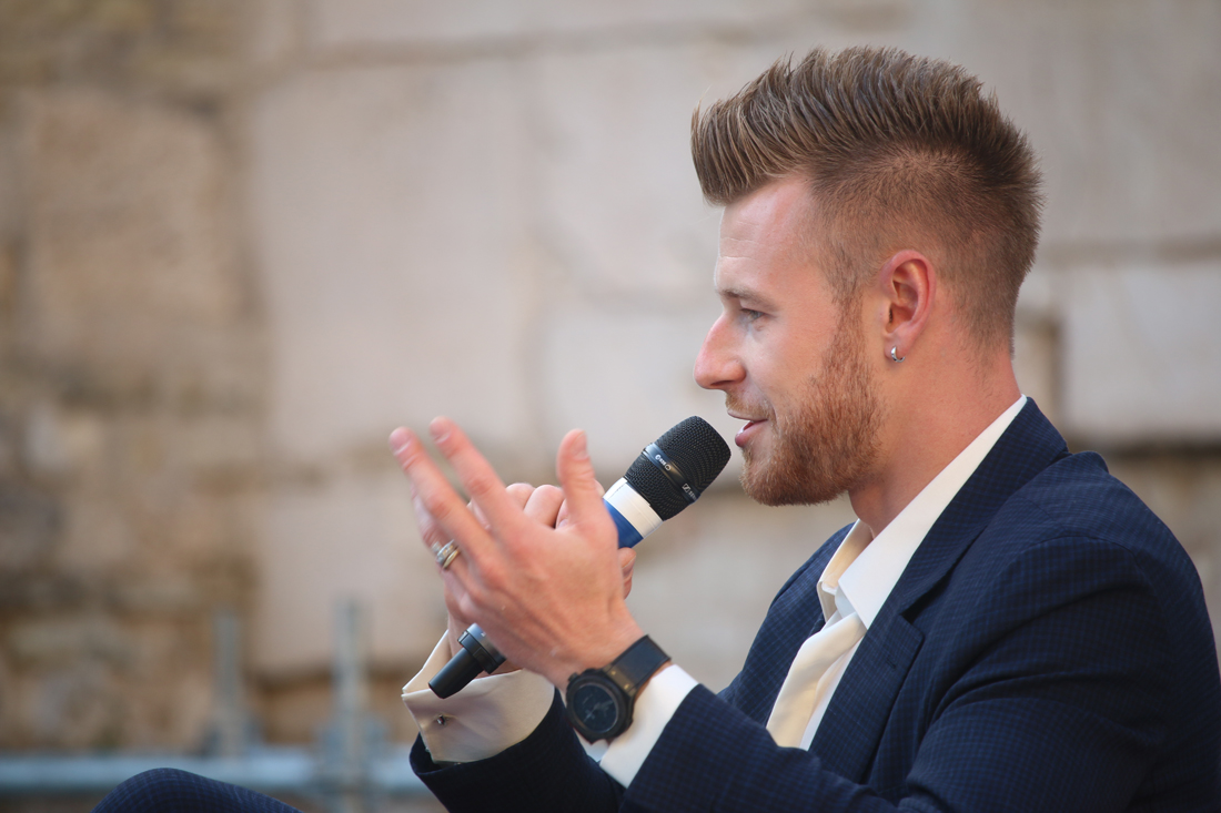 Ivan Zaytsev presenta “Mia”, il libro che parla di sport e amore – FOTO e VIDEO