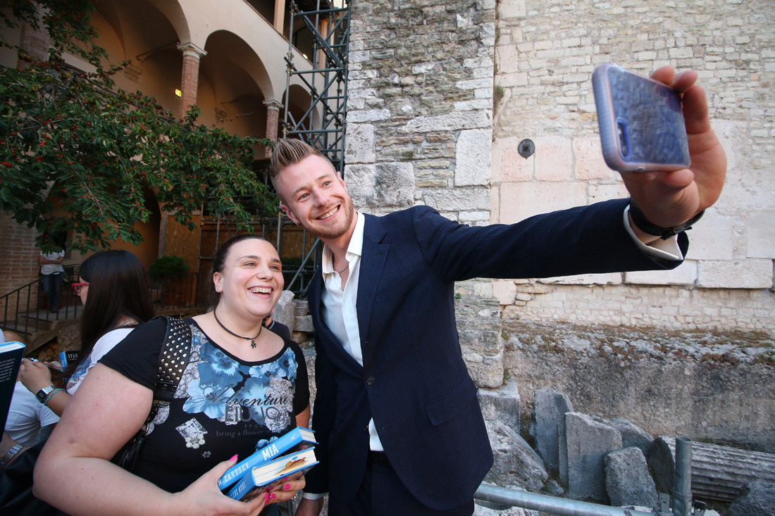Ivan Zaytsev presenta “Mia”, il libro che parla di sport e amore – FOTO e VIDEO