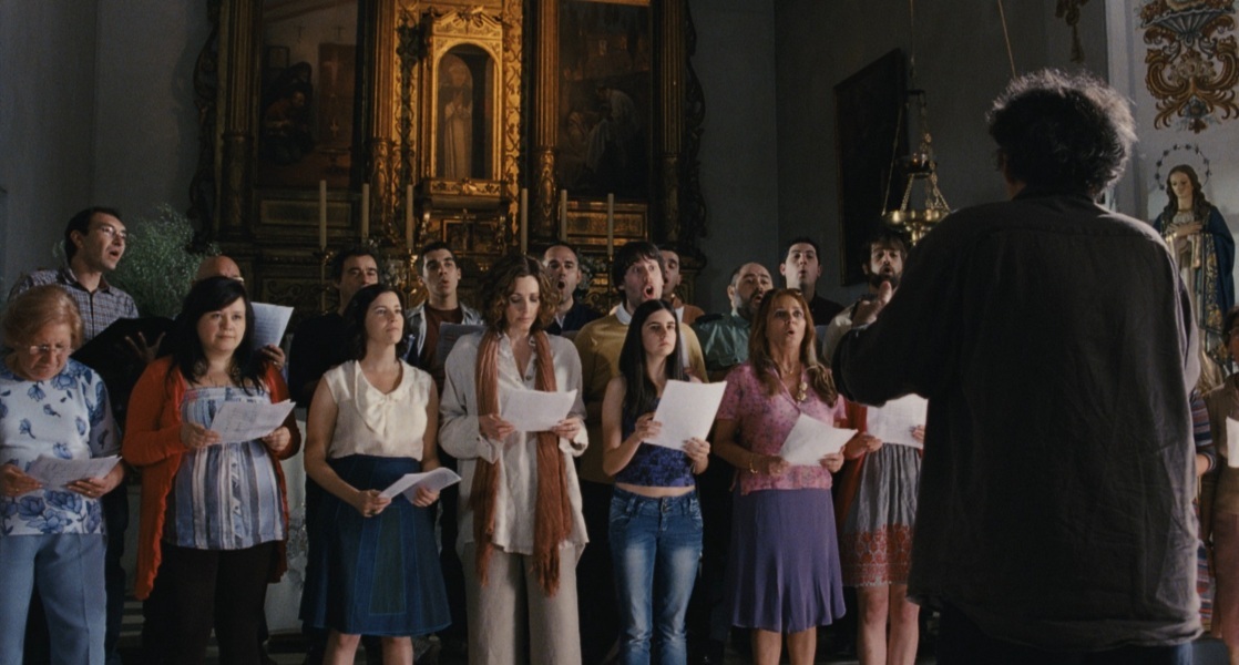 Due uomini, quattro donne e una mucca depressa al cinema – La recensione