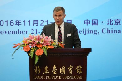 Chi è David Rank, l’ambasciatore che ha detto “no” a Trump