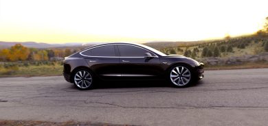 Tesla Model 3, consegnati i primi modelli dell’elettrica low cost