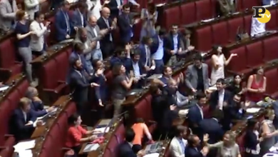 Il giubilo della Camera dei Deputati all’approvazione dell’abolizione dei vitalizi