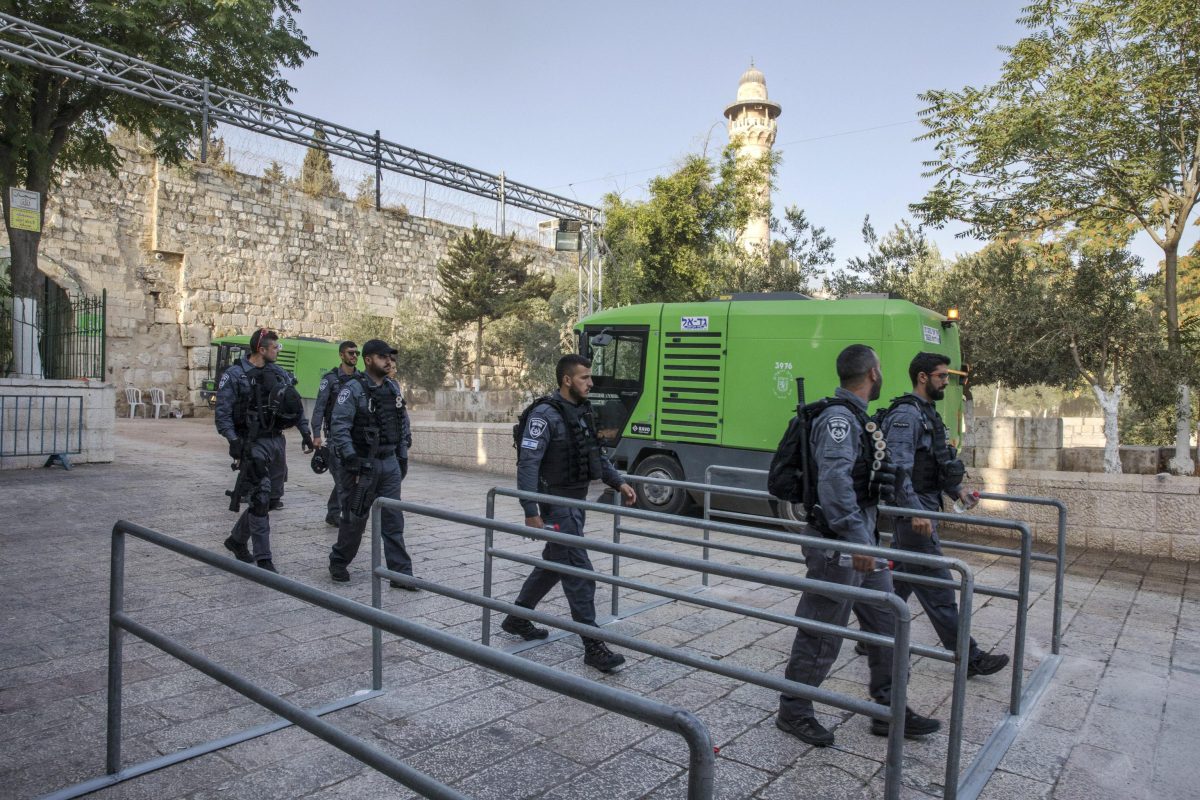 Galleria foto 'La linea morbida di Israele: via i metal detector da Spianata delle Moschee' - foto 14