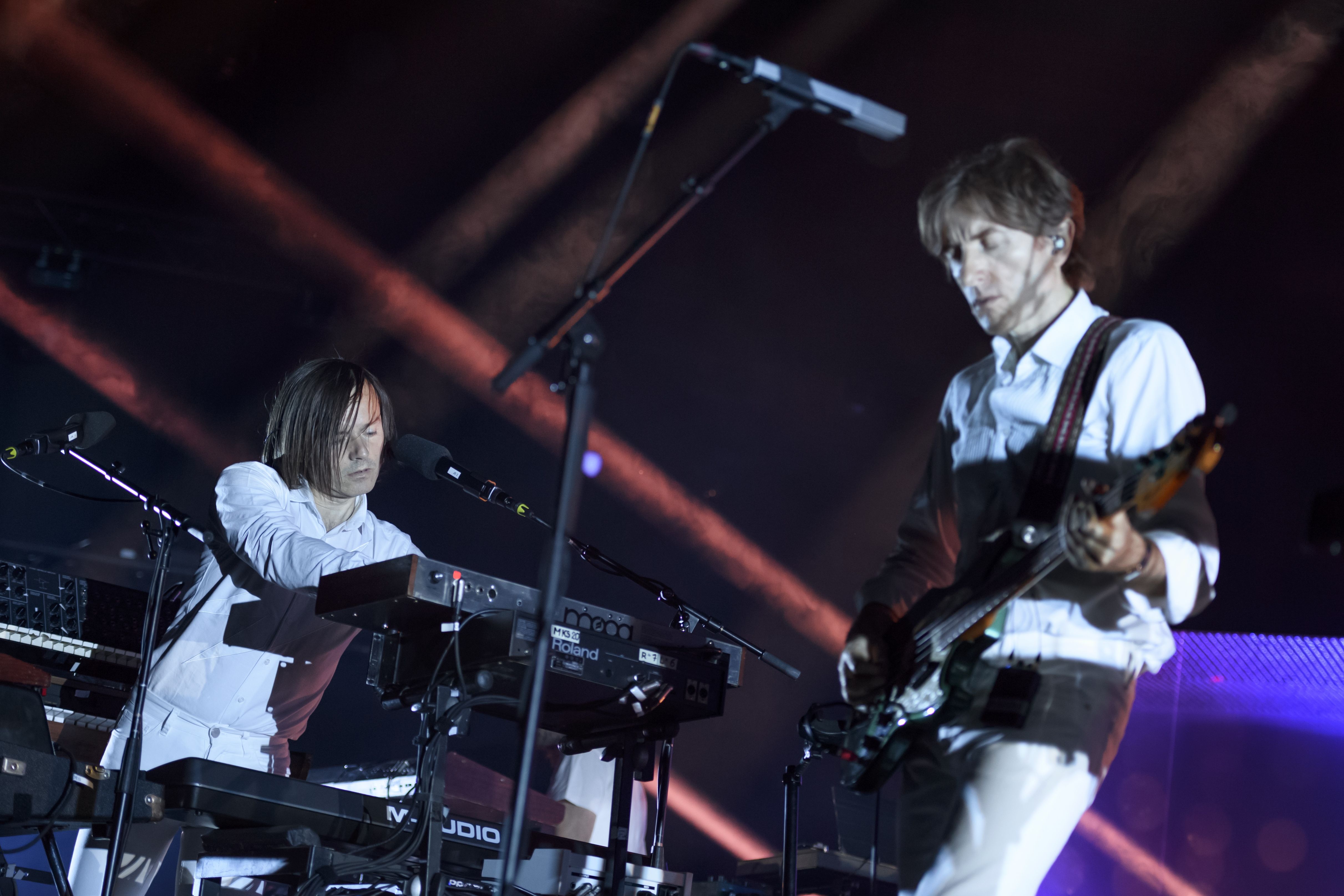Gli AIR incantano Ostia Antica con la loro elettronica sognante Gli AIR incantano Ostia Antica con la loro elettronica sognante