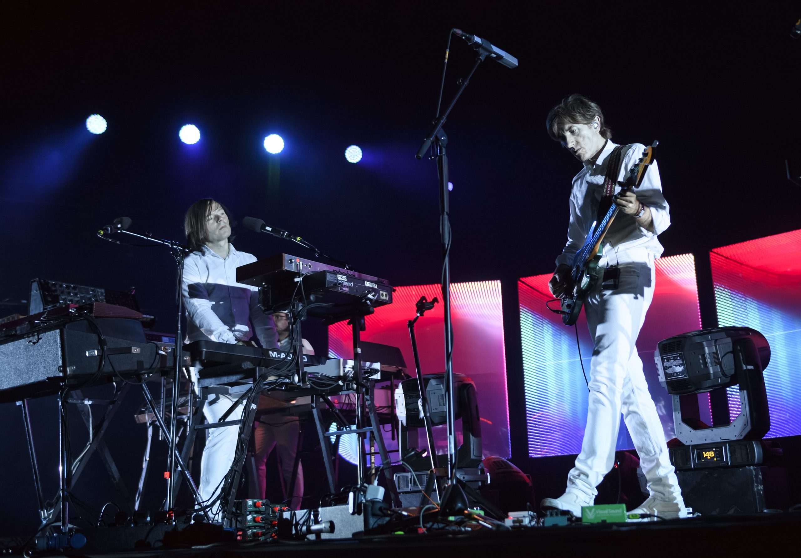 Gli AIR incantano Ostia Antica con la loro elettronica sognante Gli AIR incantano Ostia Antica con la loro elettronica sognante