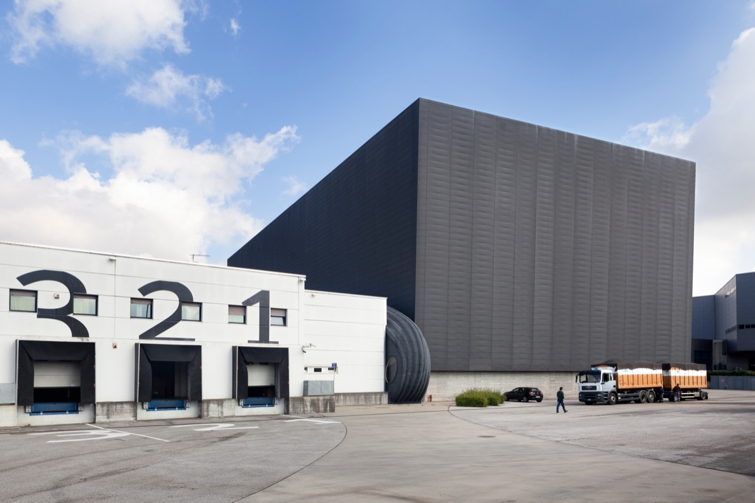 Fuoricentro: fotografia d’autore e spazi urbani Fuoricentro: fotografia d’autore e spazi urbani