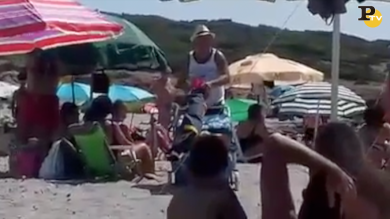 Sardegna: turista getta l’olio del tonno in mare