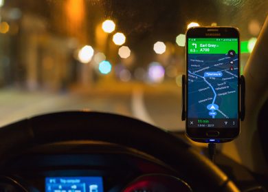 Cellulare in auto: perché le nuove sanzioni servono a poco