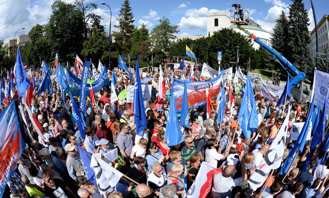 Polonia, così il governo smonta la democrazia liberale Polonia, così il governo smonta la democrazia liberale
