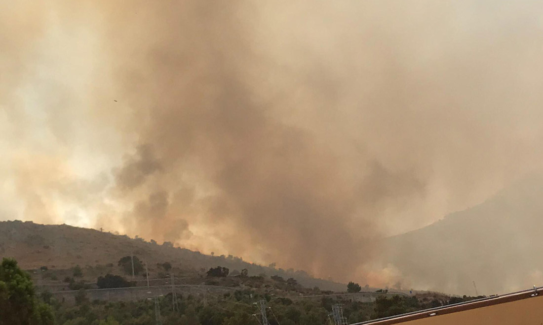 Incendi in Italia: ettari in fumo in Toscana, Lazio e Campania – Foto e video