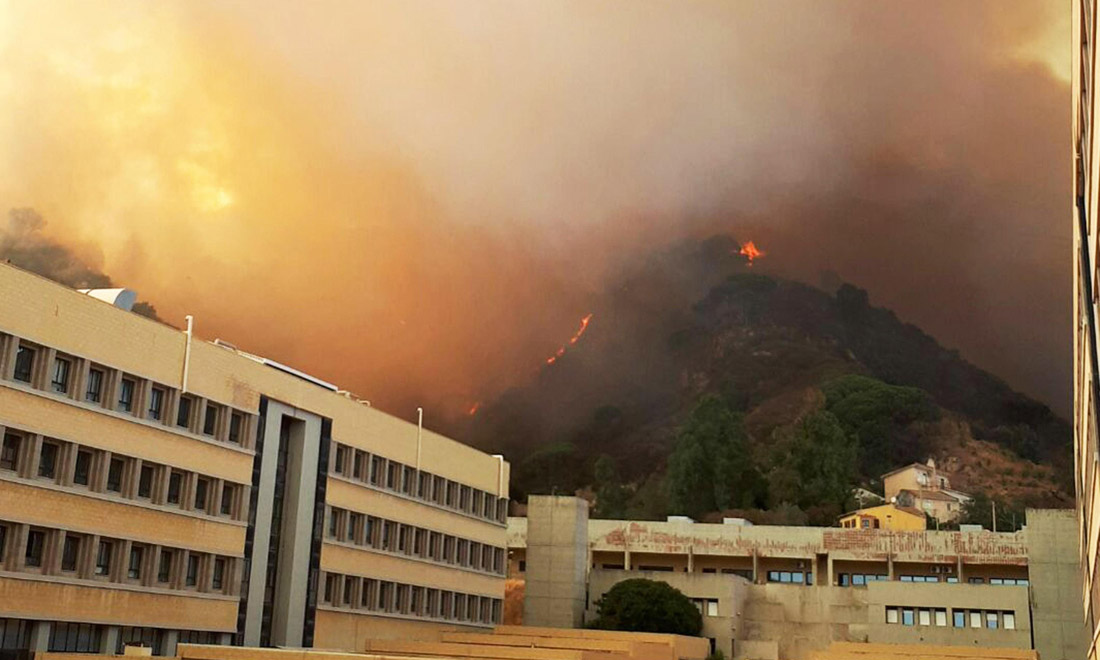 Incendi in Italia: ettari in fumo in Toscana, Lazio e Campania – Foto e video