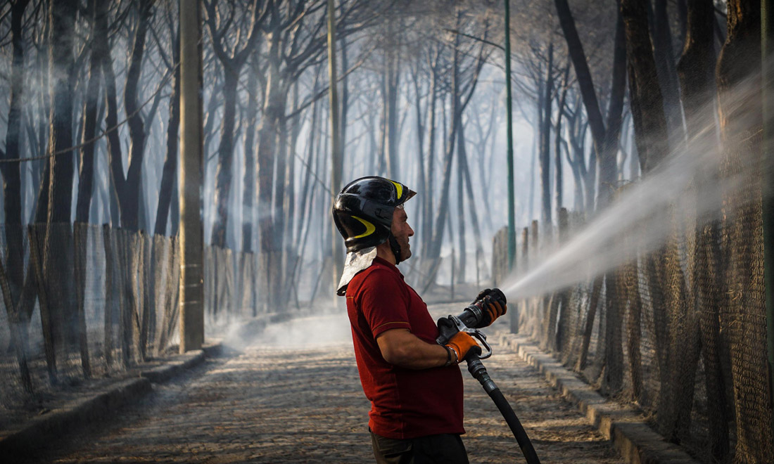 Incendi in Italia: ettari in fumo in Toscana, Lazio e Campania – Foto e video
